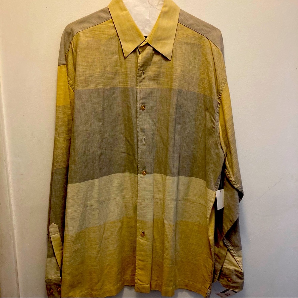 Regular Fit Henry Grethel design shirt.